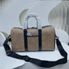 旅行する男性用のデザイナーダッフルバッグ、荷物旅行バッグウィークエンダーオーバーナイトバッグ、レディースジムキャリーハンギングスーツケースセットビジネス旅行バッグ