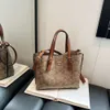 Barato por atacado liberação limitada 50% desconto bolsa feminina nova bolsa impressa com textura de alta qualidade ombro único crossbody elegante