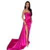 2024 Sexy Side Split Longues Robes De Bal Paillettes Cristal Perlé Col En Coeur Sans Manches Satin Simple Occasion Spéciale Robes Fuchsia Anniversaire Pageant Robe De Soirée