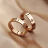 Luxury Designer Ring Gold plaqué Womens Mens Love Ring Wedding Titanium Steel personnalisé Couple simple Engagement Fashion Silver Diamond Ring Festival Festival