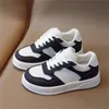 Designer Kids Athletic Shoes Pu Leather Children Trainers Youth Platform Sneakers Boys Girls Running Shoe Spädbarn Småbarn Shoe White Chaussures