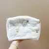 Kozmetik Çantalar Beyaz Renk Sevimli Makyaj Çanta Seti fermuar Büyük Yumuşak Nakış Kadın Seyahat Makyaj Güzellik Kılıfı