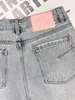 Kostenloser Versand 2024 Hellblauer Brief Gerade Lose Knöpfe Damenjeans Designer Damen Jeanshosen 3176