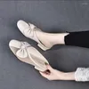 Terlik Baotou Kadınlar Yarı 2024 Yaz Moda Kelebek Mesh Pu Nefes Alabaş Düşük Topuk Sandalet Kadınlar için
