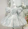 Robes de fille de fleur en dentelle longueur genou bijou bleu clair à manches courtes vêtements de cérémonie pour enfants