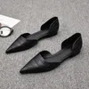 Scarpe casual da donna di grandi dimensioni 2024 Primavera Moda a punta piatta piatta versatile sandali ad aria laterali Baotou