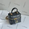 CC Bolsas Marca de lujo Diseñador de damas Vanity Crossbody Hombro con hardware de metal GoldSilver Matelasse Cadena Bolsos Caviar Cuero C Uica