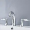 Robinets d'évier de salle de bains en laiton chromé poli monté sur le pont, double poignées largement répandues, robinet de lavabo à 3 trous, robinets d'eau Tnf977