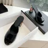 最高品質のスリップオンレザーカラーミッドヒールスリッパサンダルスライド分厚いラーズスリッパのピープオープンピースシューズ女性の豪華なデザイナーレディース靴8.5cm