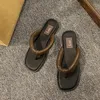 Tofflor 2024 Platta hälspnink kvinnor sandaler med smala band och kattunge mulor eleganta flip flops sommarskor