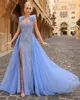 Blaue Kristall-Abendkleider, elegant mit Überrock und Glitzerperlen, Ballkleid mit Rüschen an der Schulter, lange Kleider für besondere Anlässe, geteilte Robe de Soiree