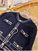 Frete grátis cardigans curtos azul marinho designer botões de metal conjuntos de jaquetas e saias de tricô feminino 317001