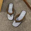 Tofflor 2024 Platta hälspnink kvinnor sandaler med smala band och kattunge mulor eleganta flip flops sommarskor