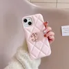 iPhone 14 Pro Max Designer Puffy Telefon Fase for Apple 15 Plus 13 12 11 luksusowy kazbany skórzany diamentowy wzór mobilny tylne okładki Coque Fundas Pink