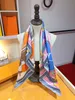 2024 Nya kvinnor Silk Scarf Designers For Women Fashion Echarpes Foulards Bandana pannbandsscarf Monogram Bagage Tag Mönster Gift 90x90cm