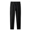 Herrenjeans 2024 Tragen Sie erschwingliche Luxusmode in reinem Schwarz Einfache All-Match-Stretch-Slim-Hose