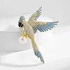 Broches de alta qualidade zircão cúbico papagaio broche pino moda bonito temperamento esmalte pássaro pérola para roupas unissex accessori