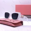 Designer Mui Mui Solglasögon Cat Eye Luxury Fashion Sports Polarize Muimui Solglasögon för kvinna Summer Vintage Driving Beach Pink Sun Glasses Miui Solglasögon 734