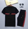 Set di tuta da uomo Due set di polo da 2 pezzi da uomo vestiti pantaloncini a manichetta per prese d'attacco sportivo estivo abito da jogging sportivo