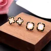 Ohrstecker Kissme Exquisite Muschel Kreuz Blume für Frauen Einzigartige schwarze Emaille Goldfarbe Messing 2024 Modeschmuck