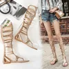 Sandalen Vrouw Gladiator Romeinse Klinknagel Open Teen Fringe Platte Hak Laars Dames Leren Schoenen Hoge Buis Clip Rome