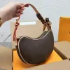 Tasarımcı Kadın Peas Pochette Bag Luxurys Designers Bags Paris Marka Baskı Baskılı Koruma Çantaları Lady Deri Yarım Ay Under Embled Omuz Çantası 2Pec