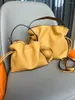 Drawstring 2024 Äkta lädersignelse Bag Mini Small Bucket Women's One Shoulder Crossbody Handheld Cloud Handbag