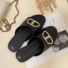 Designer sandalen en pantoffels Damessandalen Zomerjas Mode Vierkante knop Strandresortkamer Vierkante kop Veelzijdige platte bodem Uitgaan