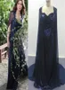 Nancy Ajram Navy Celebrity Dresses With Chiffon Cape Mante Sequin Glows Sweetheart Halsring Golvlängd med Sheer Back Vestido 9180925