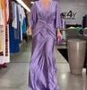 Robes décontractées Femmes Robe 2024 Début du printemps Dernière mode et sexy col en V plissé taille haute couleur unie fermeture éclair lâche jupe trapèze