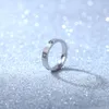 parafuso Carter Rings prego a anel de aço de titânio de seis diamantes para homens mulheres com temperamento elegante incrustado de diamante em jóias inoxidáveis x85k