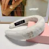 Lam Letter Hoofdband Womens Winter Verbreding Verdikking High Sense Hoofdband Merk Designer Luxe Koreaanse Haarsieraden