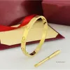 Bracciale di design Coppia in oro 18 carati Bracciale di alta qualità Uomo Donna Regalo di compleanno Gioielli per la festa della mamma con cacciavite Ornamenti regalo All'ingrosso 814