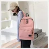 Chic axelväskor ryggsäck för män skolstudent ryggsäck trendigt brev utomhus resväska designer handväskor tote 240311