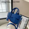 Yeni kadın çantası moda küçük ve yüksek uçlu el dokuma şık bir omuz çok yönlü crossbody kova