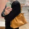 Drawstring 2024 Äkta lädersignelse Bag Mini Small Bucket Women's One Shoulder Crossbody Handheld Cloud Handbag