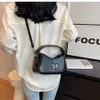 Pas cher en gros liquidation limitée 50% de réduction sac à main Texture petit sac nouveau populaire polyvalent mode une épaule sous les bras