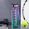 Botellas de agua Botella deportiva de 1000 ml con asa Taza con gradiente de gran capacidad para viajes al aire libre Gimnasio Fitness