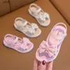 Sandaler Girls Sandaler 2023 Sommar Nya mitten och Big Childrens Soft Bottom Princess Breattable Childrens Beach Sandaler 2-10 år Oldc24318