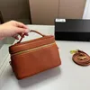 Mini-sac en cuir Poignée de créateur de luxe Sacs à bandoulière Logo en métal sur le devant Fermeture à glissière