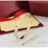 Bracciale di design Coppia in oro 18 carati Bracciale di alta qualità Uomo Donna Regalo di compleanno Gioielli per la festa della mamma con cacciavite Ornamenti regalo All'ingrosso 814