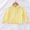 Jackor 0-4 år Vita flickor tröja Cardigan Långärmning Single Breasted Little Kid Yellow Coat 1 2 3 4 år gamla kläder OGC215411