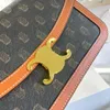 Luxury Teen triomfes tofu crossbody designer väska kalvskinn läder fyrkantiga messenger rosa handväska axelväska för kvinna mens satchel tote clutch rese sadel väskor