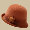 Basker Autumn Winter Hatts for Women Dome Hat Vintage Elegant Fedoras Cap med Bowknot Flower mamma medelålders kvinnlig mjuk varm