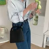 Sacs à bandoulière Instagram Sac de grande capacité pour femmes 2024 printemps été édition coréenne petit sac seau design à la mode et polyvalent pour les déplacements quotidiens 240318