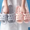 Chinelos homens mulheres banheiro casa queijo vazamento de secagem rápida chuveiro chinelo leve praia flip flops natação slides