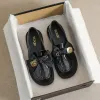 Pumpar singel sko kvinnlig brittisk stil små läderskor fjäder och höst retro svart båge en fot mjuk ensamstående sko kvinnlig