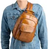 Sırt çantası erkekleri vücut omuz göğüs çantası gerçek inek derisi retro seyahat tasarımcısı erkek orijinal deri sırt çantası okul sırt çantası