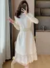 カジュアルドレス秋の冬の白いニットプラスベルベットウォームロングドレス女性ファッションパッチワークレース2024韓国のエレガントなベスティドス