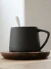 Muggar handgjorda keramiska kopp kaffemugg kreativt vatten med plattsked set frukostmjölk